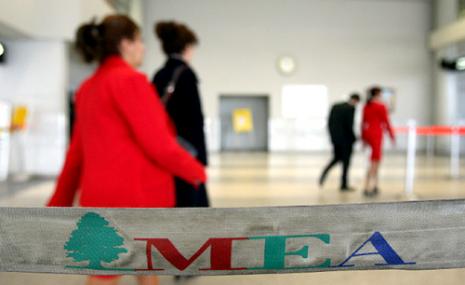 آلاف أطنان البضائع تشحن يومياً عبر المطار (أرشيف ـــ مروان طحطح)