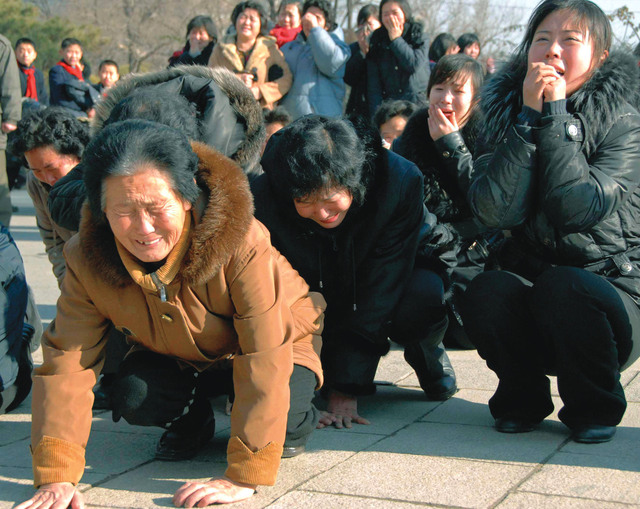 الشعب الكوري الشمالي يودع زعيمه الراحل بالبكاء والدموع وبالحزن الصادق