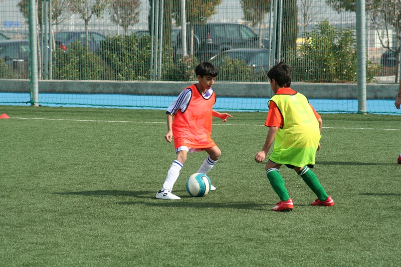 مهارات فردية بالملعب