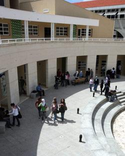 تأجلت الامتحانات في الكلية إلى الجمعة المقبل