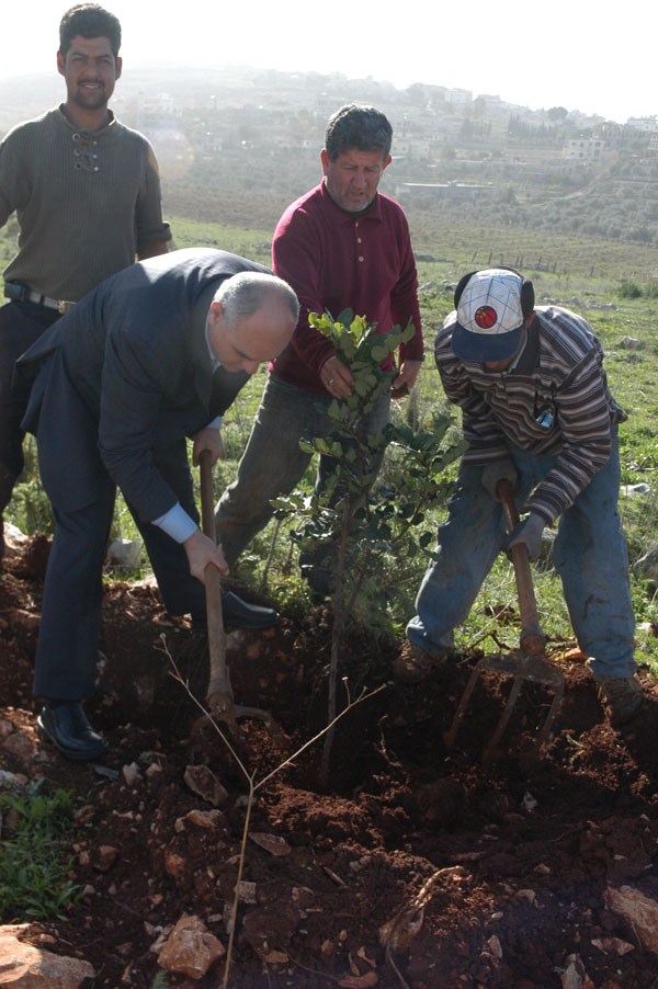 بلدية النبطية الفوقا تلبي نداء الأمين العام لـحزب الله وتباشر بحملة التشجير