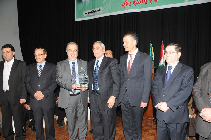 الدكتور محمد جواد خليفة في حفل تكريم المعلمين الذين احيلوا على سن التقاعد في محافظة الجنوب