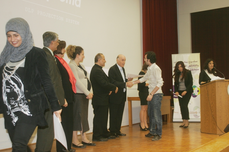 مؤسسة عامل اختتمت مشروع ما منختلف بتخربج 100 شاب وشابة