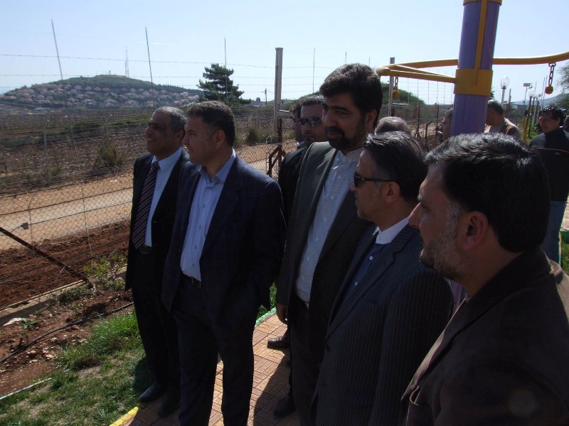 معاون وزير الخارجية الايراني على بوابة فاطمة برفقة السفير غضنفر