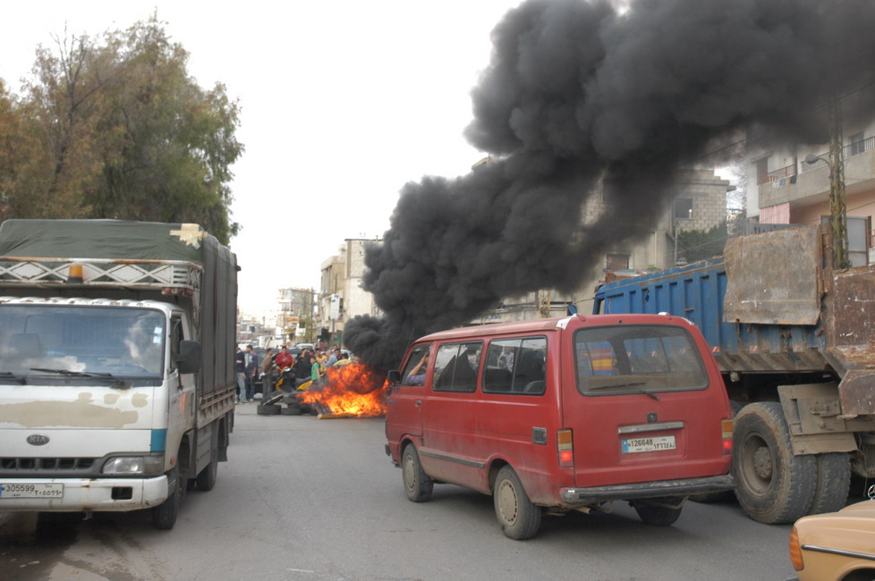 احتجاجات في النبطية على انقطاع التيار الكهربائي