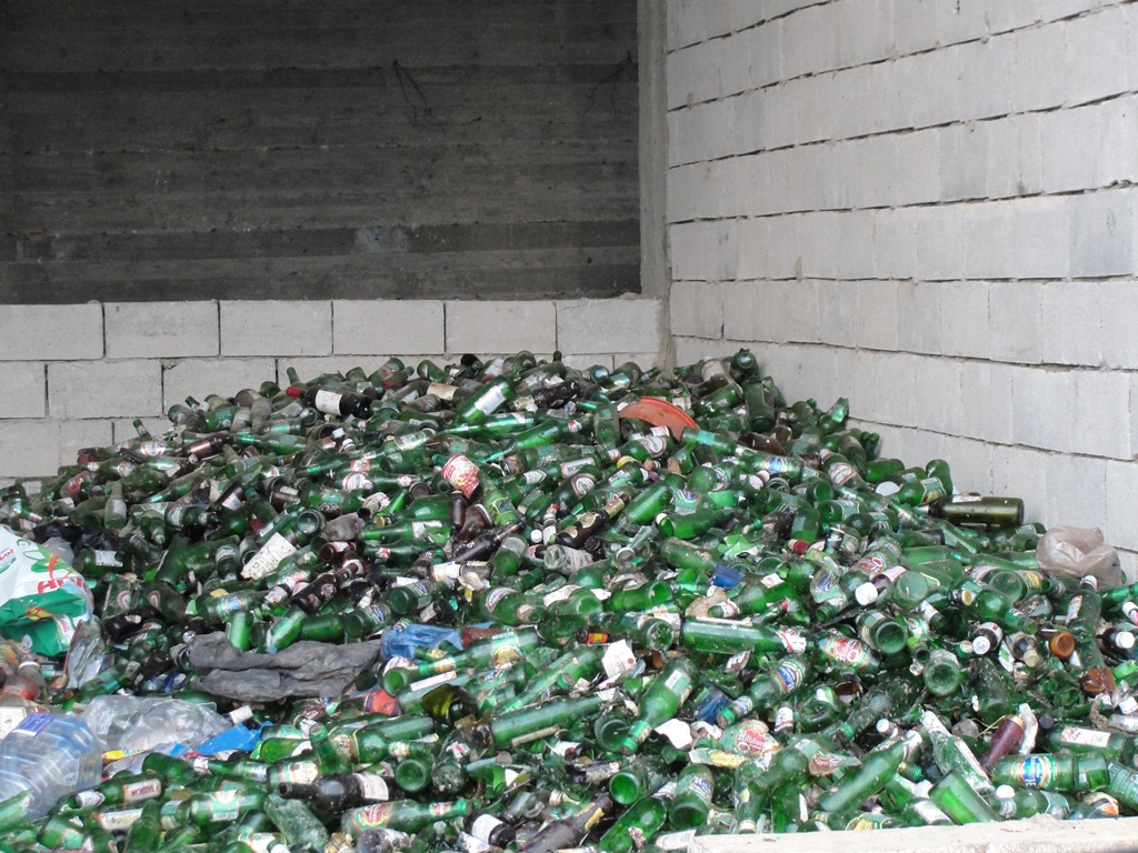 المواد الزجاجية المستخرجة