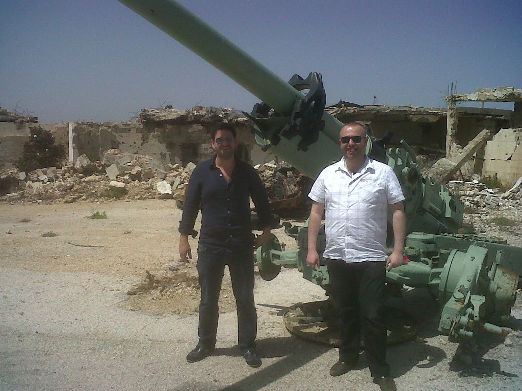 المهندسان حسين دولاني وزين رشيدي في معتقل الخيام