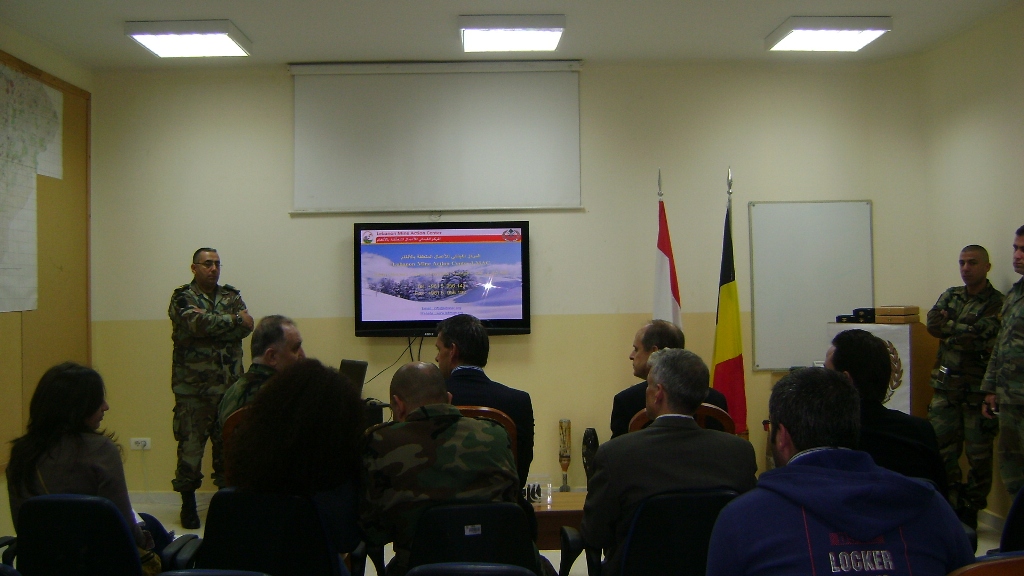 وفد من برنامج الامم المتحدة يجول في منطقة النبطية لمكافحة الألغام