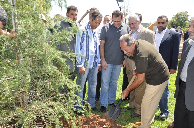 الرئيس لحود يزرع شجرة ارز في مليتا