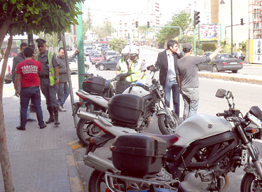 عناصر من شرطة السير في مكان الحادث.