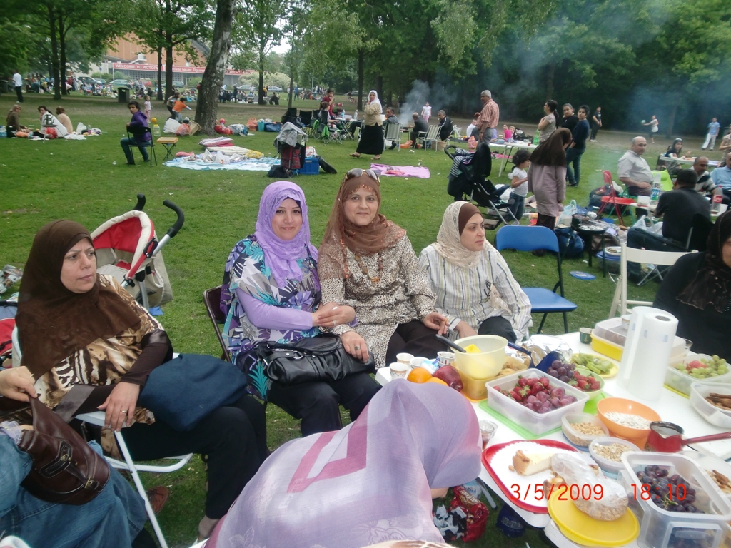 أحد اللقاءات الخيامية في برلين وفي الهواء الطاق