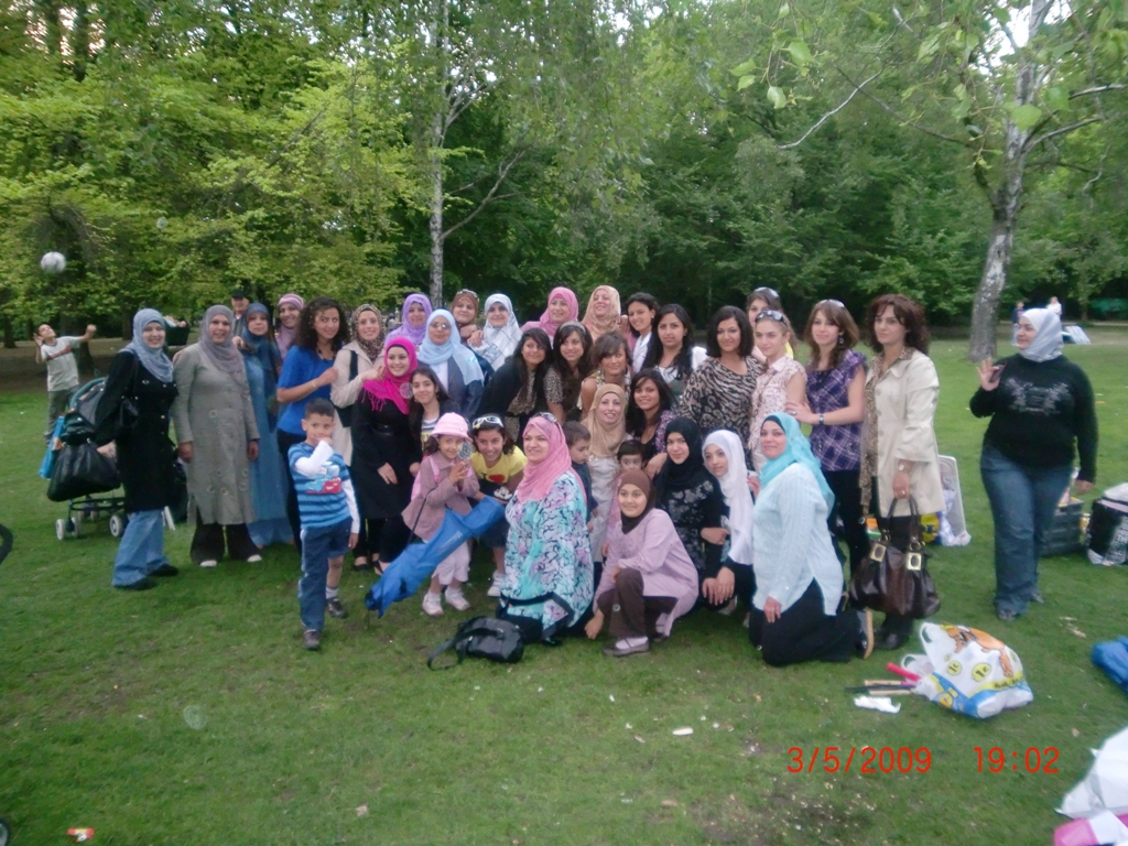 أحد اللقاءات الخيامية في برلين وفي الهواء الطاق