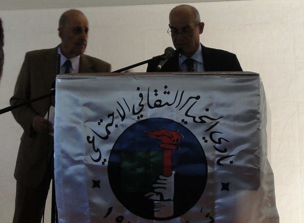 الأستاذ سعيد الضاوي، رئيس النادي، يلقي كلمة في إحدى المناسبات - أرشيف