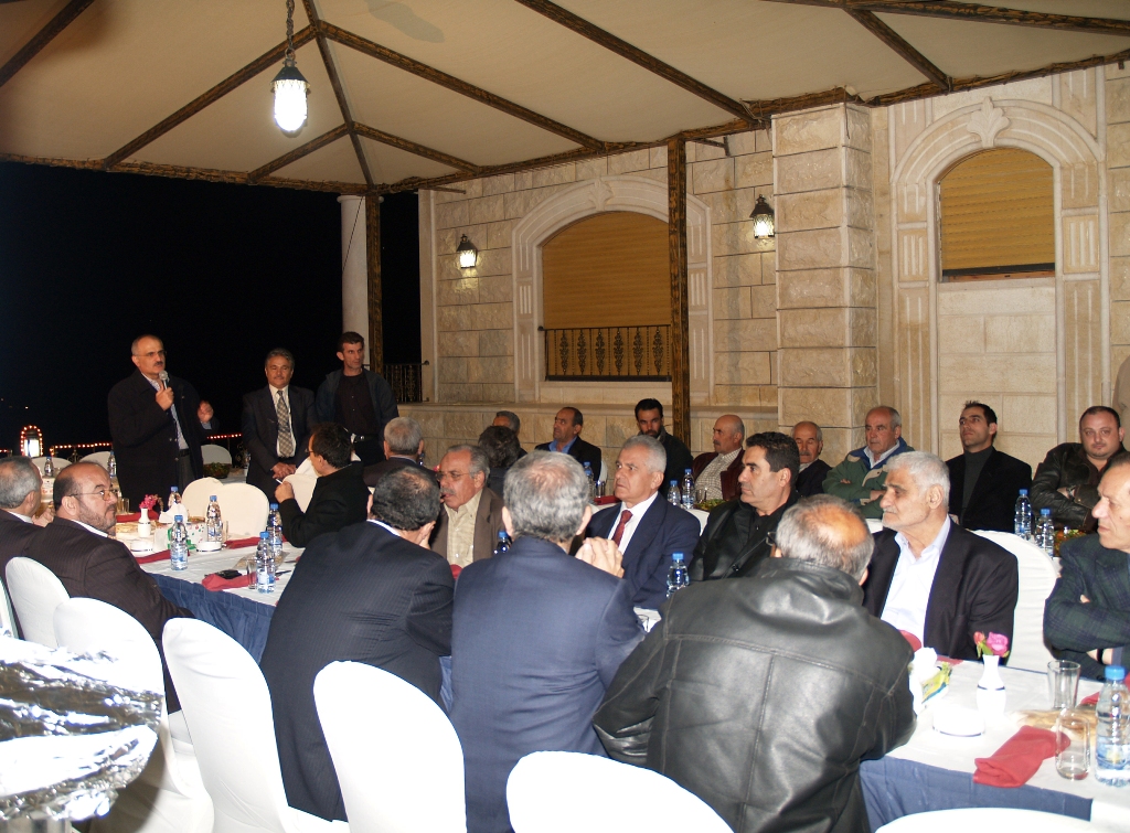 الوزير علي حسن خليل متوجهاً إلى الخياميين بكلمة في حفل تكريمي أقامه على شرفه المغترب محمد صفاوي قبل الإنتخابات النيابية الأخيرة - أرشيف