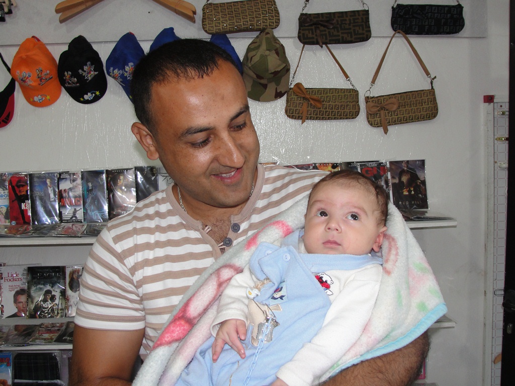 أحمد حسين عبدو كاظم خريس ومولوده الجديد محمد