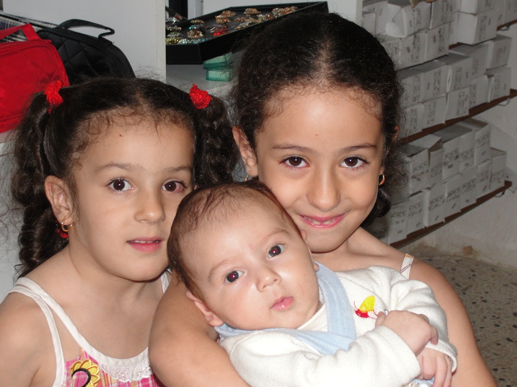 إسراء والاء ومحمد   أحمد خريس