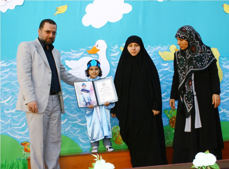 حفل تخريج الروضات وتسليم الشهادات للعام الدراسي 2010-2011