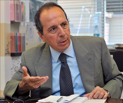 السيد متحدثاً إلى «السفير» (فادي ابو غليوم)