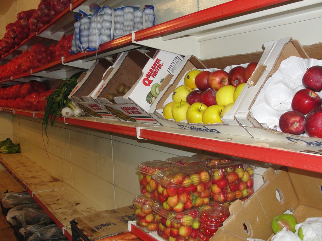 أصناف كثيرة أضفت ألواناً متعددة في مركز الخضار والفاكهة في الخيام سهّلت حياة المقيمين في البلدة