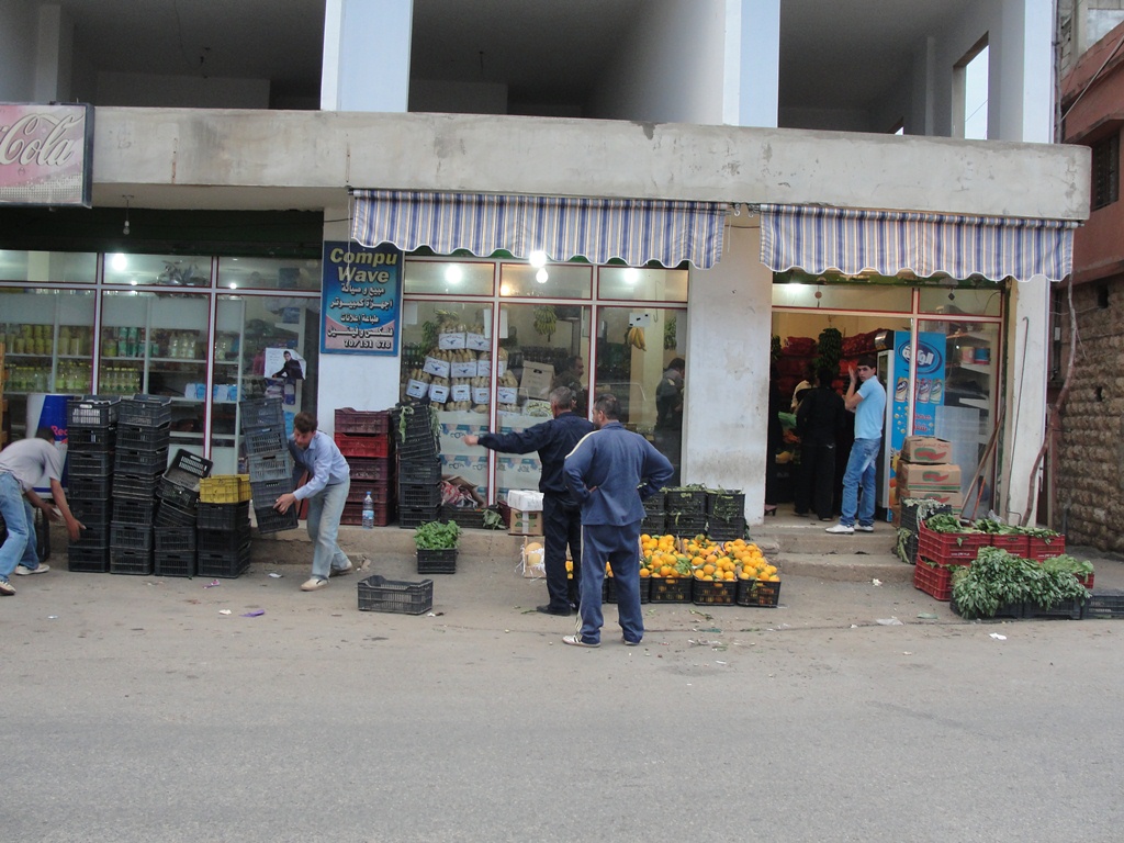 أصناف كثيرة أضفت ألواناً متعددة في مركز الخضار والفاكهة في الخيام سهّلت حياة المقيمين في البلدة