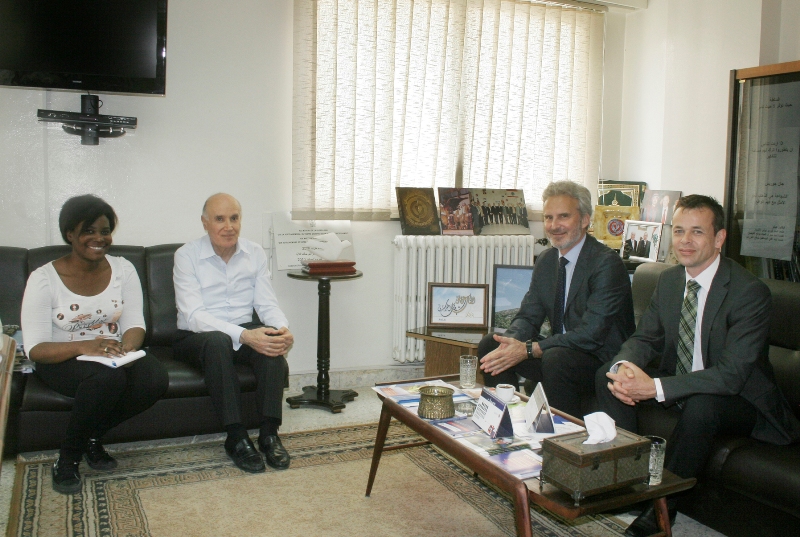 مونتاني  في زيارة لمؤسسة عامل في المصيطبة