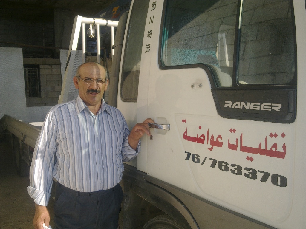 نقليات عواضة وفّرت خدمة تفتقر إليها الخيام