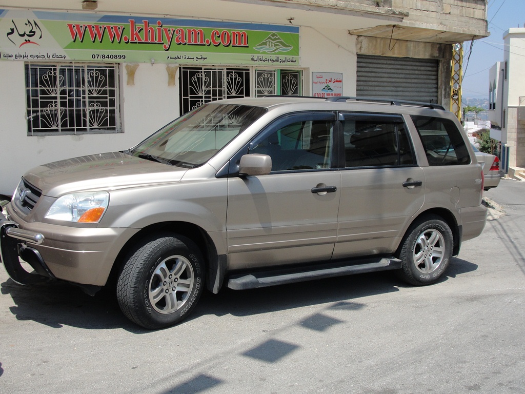 سيارة MRV معروضة للبيع تتوقف أحياناً قرب مكاتب خيام دوت كوم