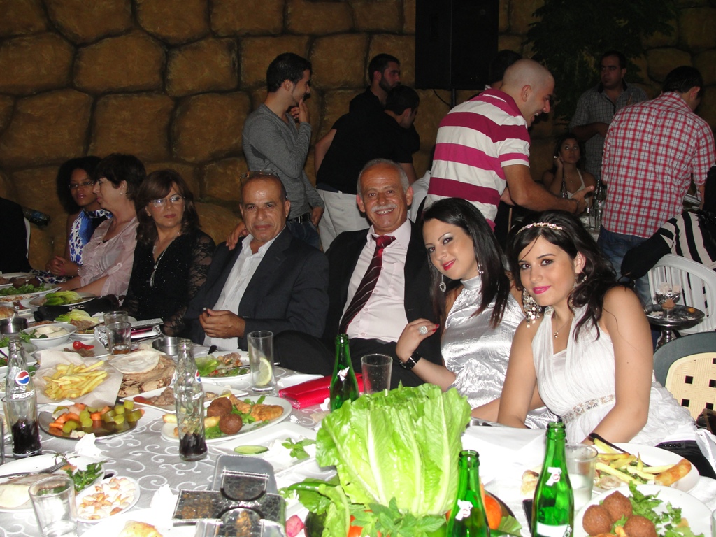 المختار علي رشيد وصديقه غالب عياش وعائلتيهما