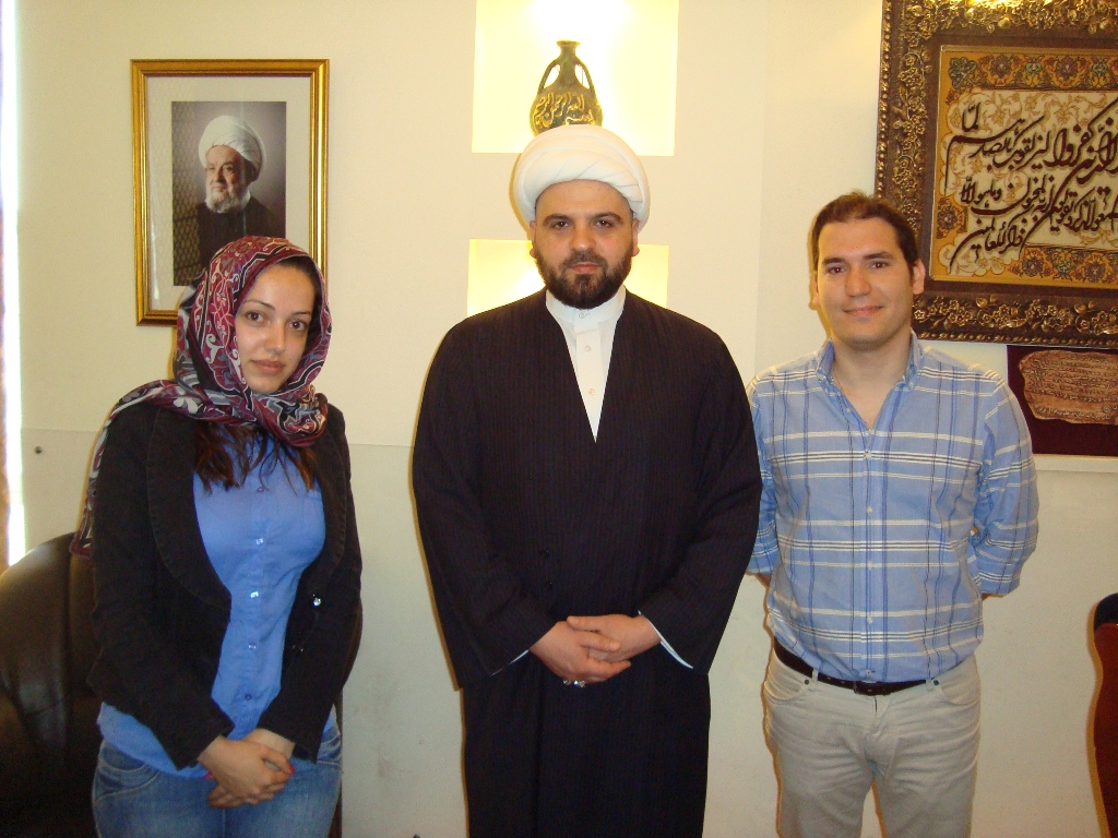 العروسان باسم حسين ضاوي والآنسة رنا كلاكش والمفتي الجعفري الممتاز سماحة الشيخ أحمد قبلان