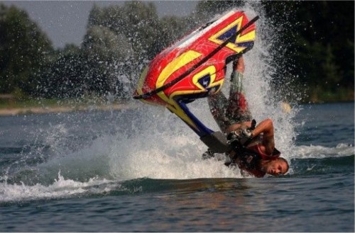 «الجت سكي» مُنع في صور