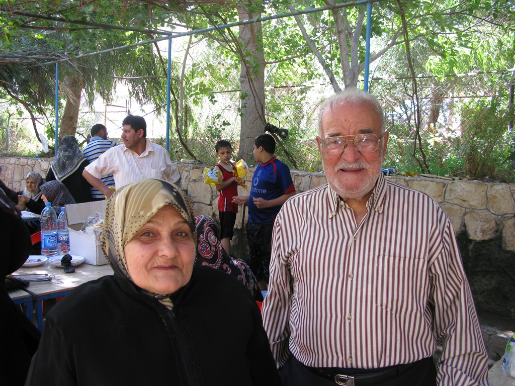 المرحوم الحاج حسن صالح زريق (أبو صالح) والحاجة حرمه