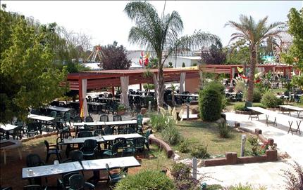 إحدى الاستراحات فارغة من زبائنها في رمضان