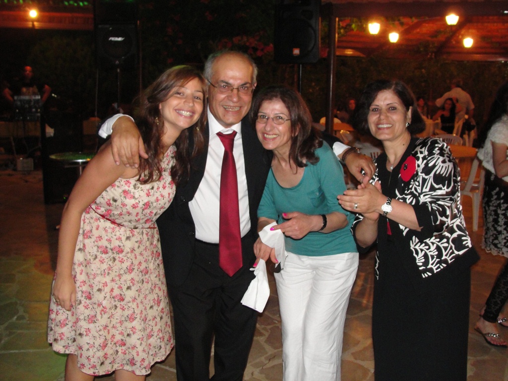 الأستاذ سعيد الضاوي وبعض أفراد عائلته