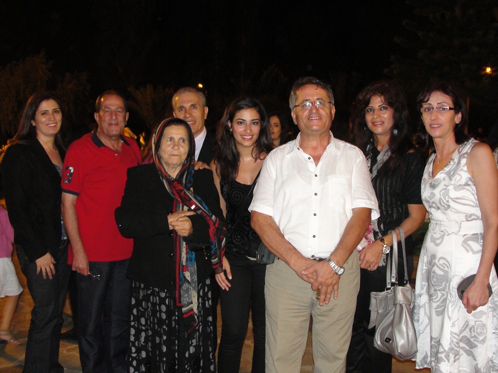 أسعد وعزت رشيدي وأسعد قانصو وأفراد من عائلاتهم