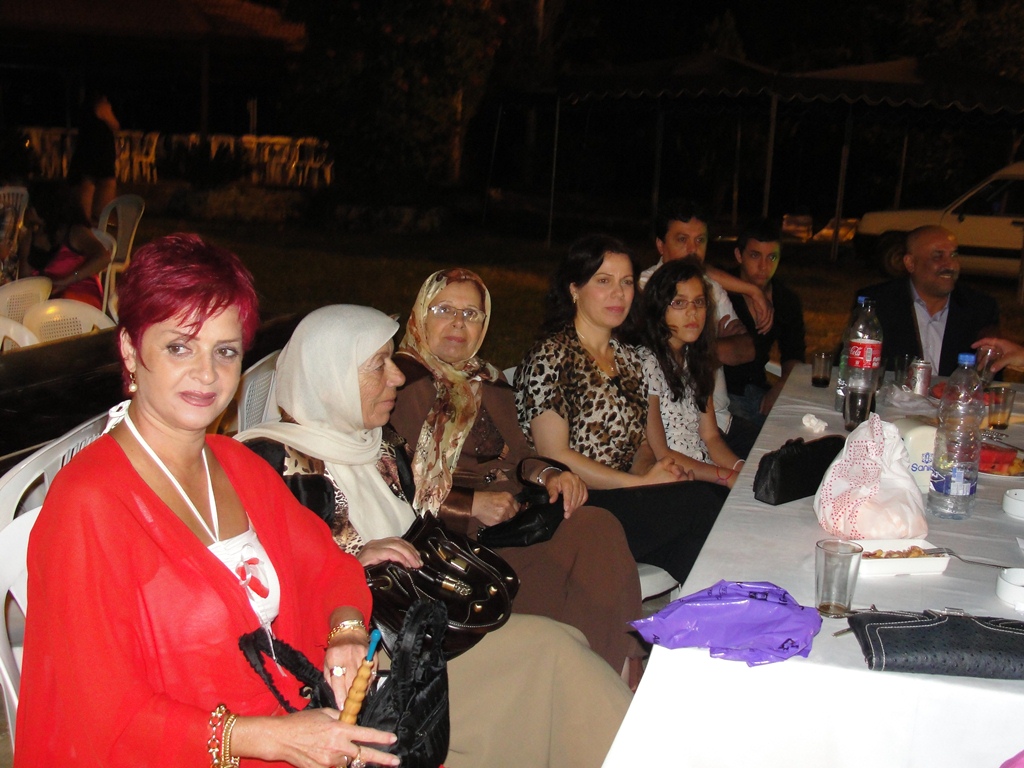 من سيدات الخيام