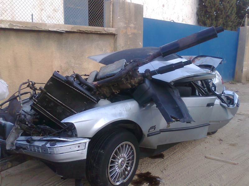 ما تبقى من سيارة ال بي ام دبليو