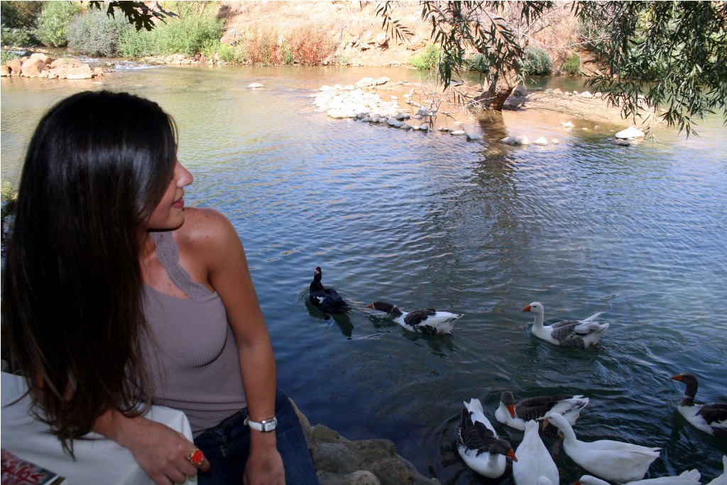 رهف قرب مياه نهر الوزاني