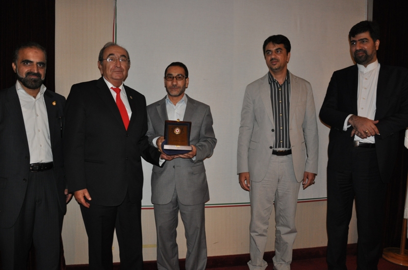 درع من رئيس الصليب الاحمر اللبناني الى قرباني