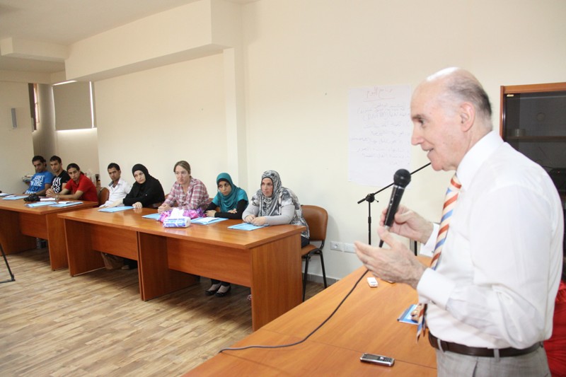 عامل تخّرج 18 فتاةً وشاباً في إطار برنامج التدريب خلال العمل