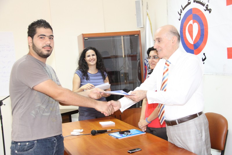 عامل تخّرج 18 فتاةً وشاباً في إطار برنامج التدريب خلال العمل