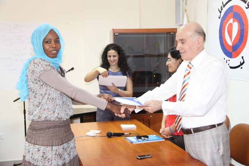 عامل تخّرج 18 فتاةً وشاباً في إطار برنامج التدريب خلال العمل