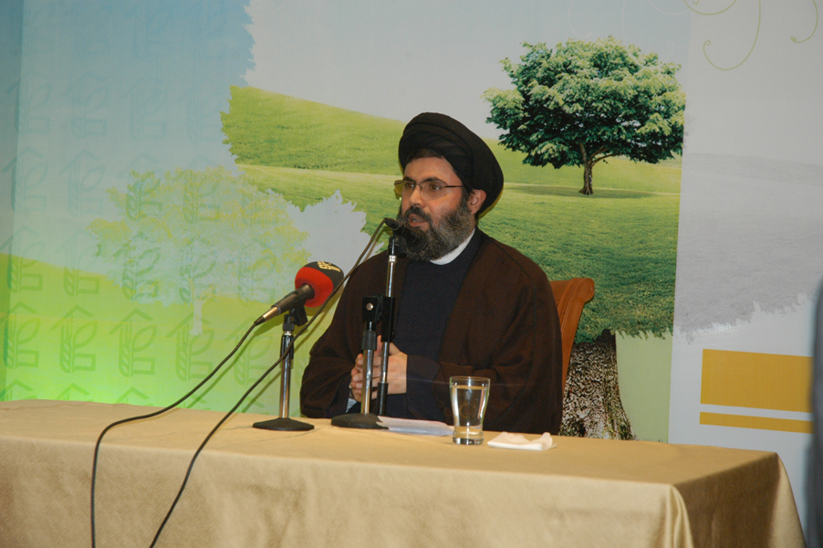 السيد صفي الدين متحدثا