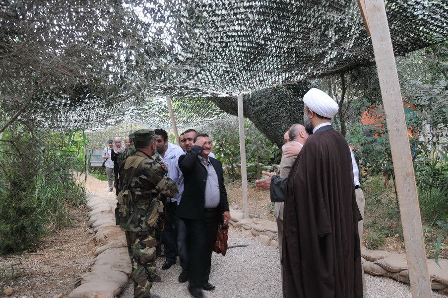 عوائل الاسرى مع الشيخ قاووق ومقاومين