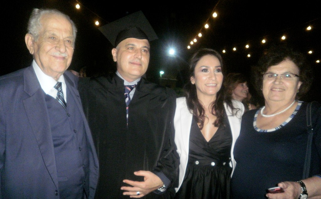 عائلة القسيس تشارك في الجامعة الأميركية بحفل تخرج إبنها فؤاد