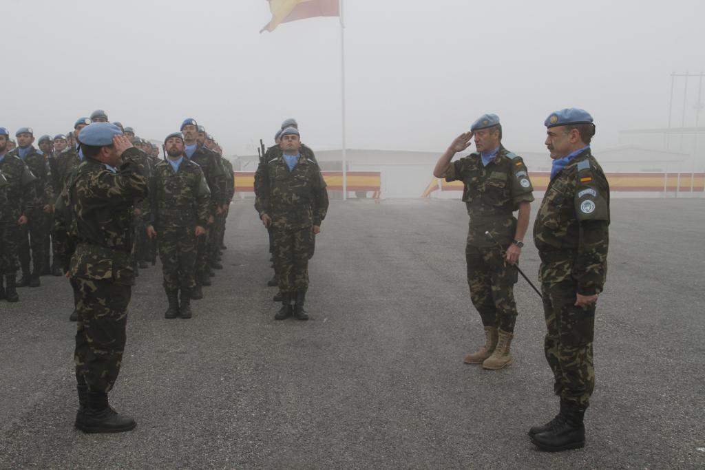 الجنرال أسارتا يودّع الكتيبة الإسبانية في قاعدة بلاط