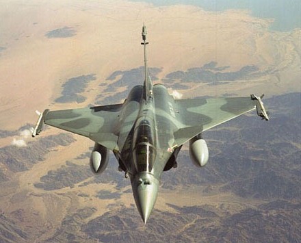 طائرة حربية معادية تخرق الأجواء اللبنانية