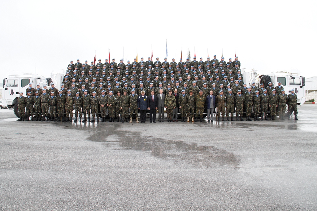 وزير الدفاع الإسباني يزور قاعدة ثيربانتيس في سهل إبل السقي