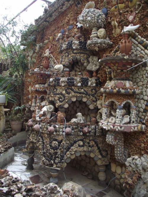 نافورته النحتية