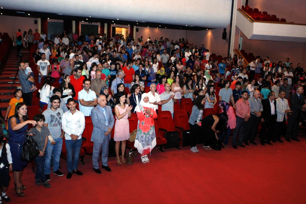 مسرحية قرطة بورطة النقد والنقد الذاتي