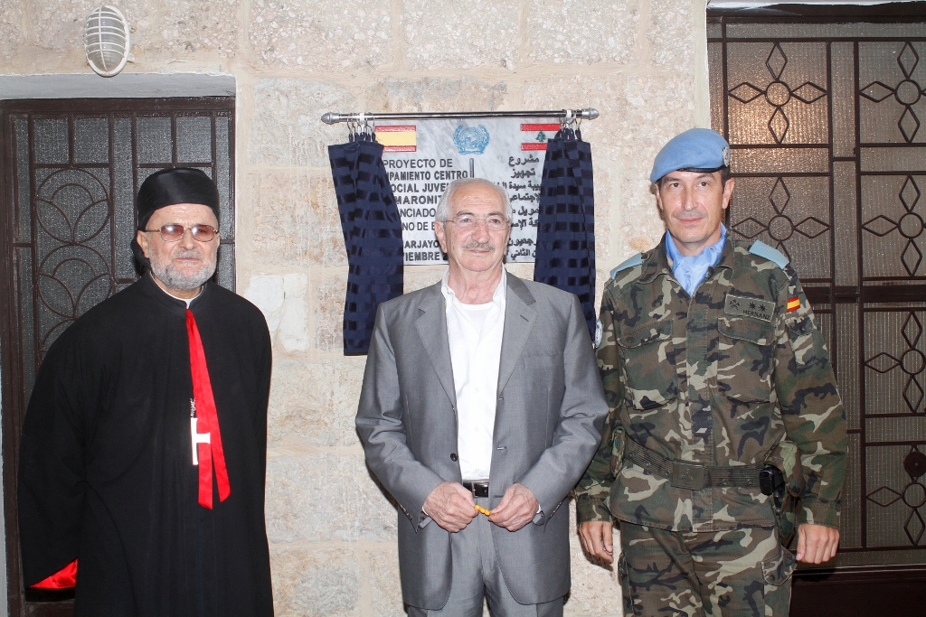 الكتيبة الاسبانية تسلم تجهيزات للشبيبة التابع لكنيسة السيدة العذراء المارونية في مرجعيون